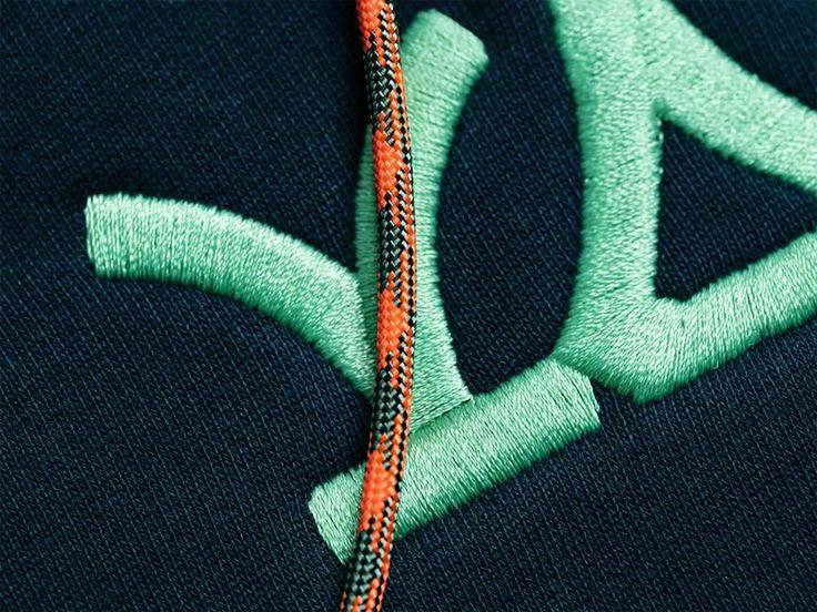 Kỹ thuật thêu satin trên logo áo thun Local Brand