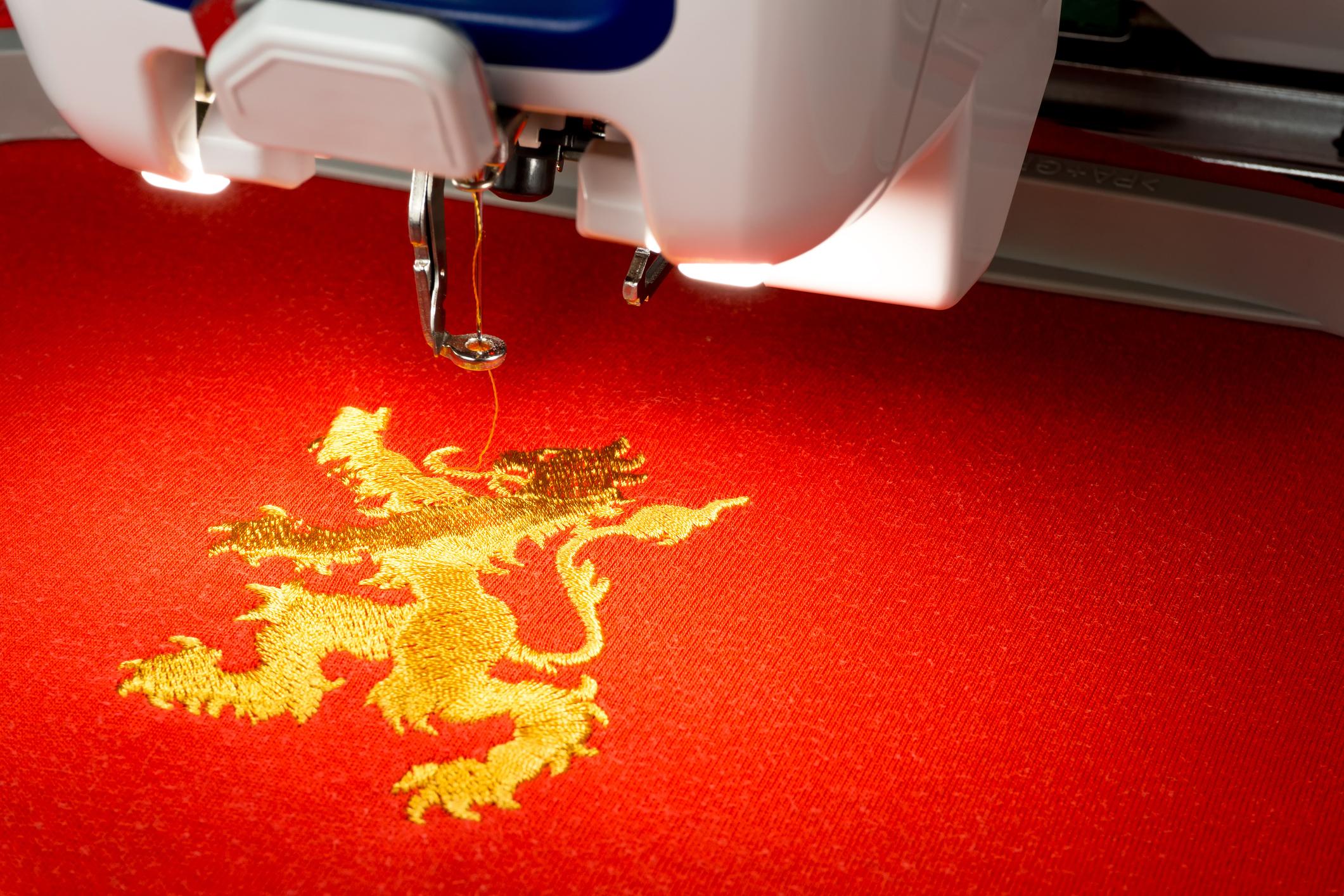 Kỹ thuật thêu satin trên logo áo thun Local Brand